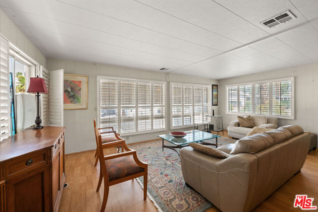 395 Wolf Lane, Cathedral City CA: https://media.crmls.org/mediaz/4e7b559a-8788-404d-accc-b6bf11f773b7.jpg
