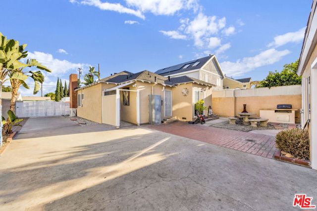 10133 Maple Street, Bellflower CA: https://media.crmls.org/mediaz/4e7ba756-bae4-47cc-8c5a-91cc14f12832.jpg