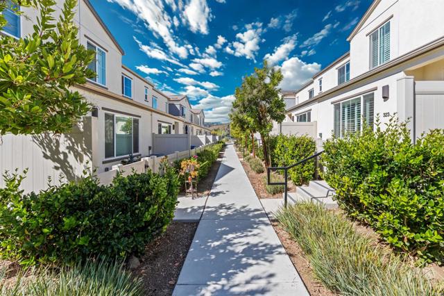 323 CITRINE TRAIL, Fallbrook CA: https://media.crmls.org/mediaz/4e7bc98b-3cdd-47eb-9e3a-37497af0fb95.jpg