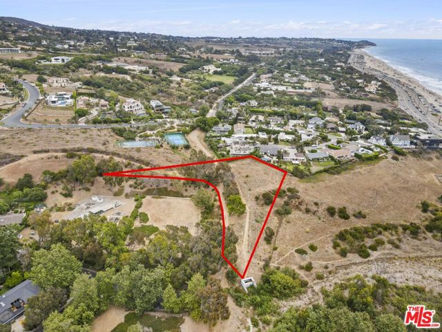 30720 Morning View Drive, Malibu CA: https://media.crmls.org/mediaz/4e7bec99-4d71-4636-a610-8f30ff497cea.jpg