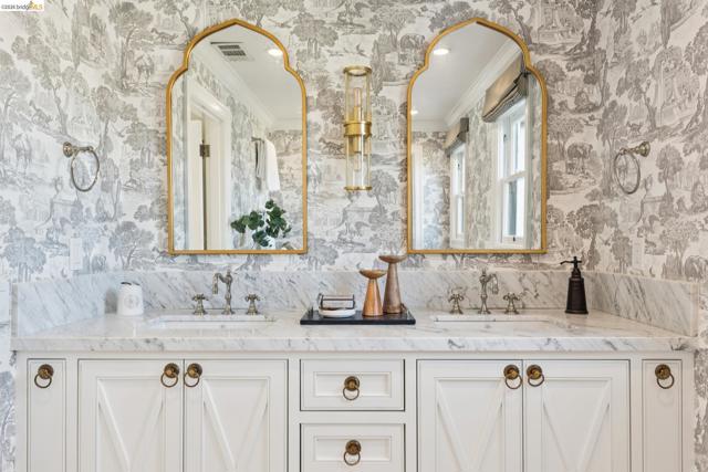 Image 35 of 60 For 906 Paramount Rd