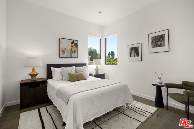 125 S Medio Drive, Los Angeles CA: https://media.crmls.org/mediaz/4e7c041c-2b90-4416-8a7c-912a271df404.jpg