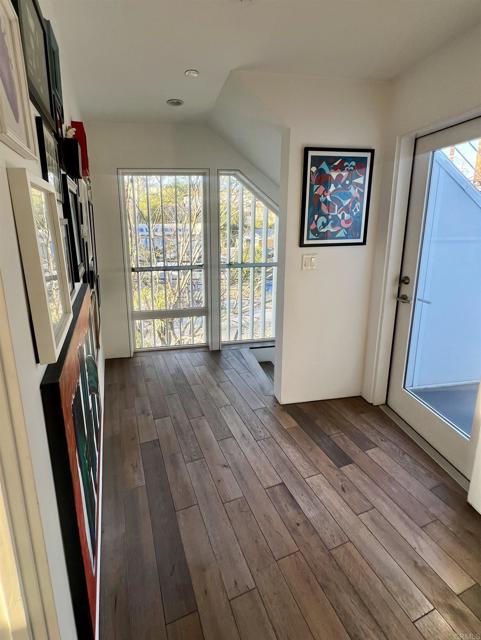 Detail Gallery Image 13 of 26 For 2851 N Buzz Ct, Los Angeles,  CA 90039 - 2 Beds | 2/1 Baths