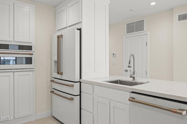 1194 Kingston Lane, Ventura CA: https://media.crmls.org/mediaz/4e7cc512-2c2b-495e-95b4-d29260998133.jpg