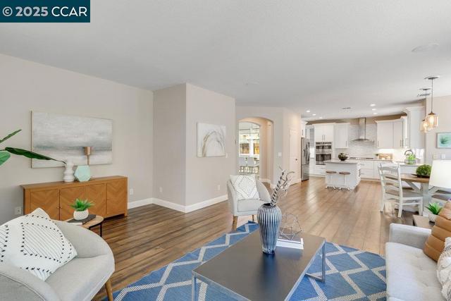 113 St Laurent Ct, Martinez CA: https://media.crmls.org/mediaz/4e7d07b9-269b-4916-babd-c87d27bb9524.jpg