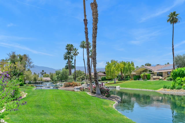 95 Lookout Drive, Palm Desert CA: https://media.crmls.org/mediaz/4e7d307c-8a1c-4dd0-a919-e62238c43daa.jpg