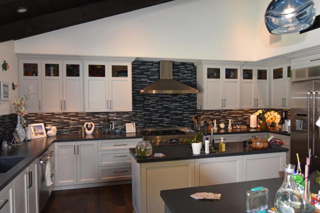 1153 Crest Dr, Encinitas CA: https://media.crmls.org/mediaz/4e7d4c5d-b31a-4491-8b0c-73460de201c4.jpg