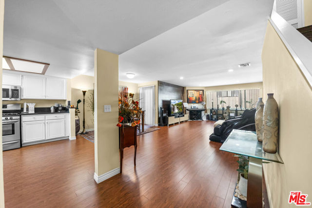 554 East San Jose Avenue, 203 photo 4