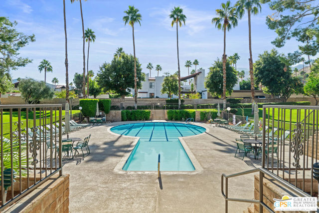2180 S Palm Canyon Drive, Palm Springs CA: https://media.crmls.org/mediaz/4e7d737d-9bcc-46f9-b069-565e1c1935e5.jpg