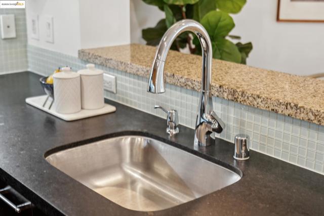 170 King St, San Francisco CA: https://media.crmls.org/mediaz/4e7d947e-730e-488c-b59e-de3377a0c2a9.jpg