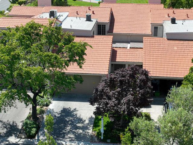 135 Calle Larga, Los Gatos CA: https://media.crmls.org/mediaz/4e7e0b17-bf00-4a98-96a7-a9daba123282.jpg