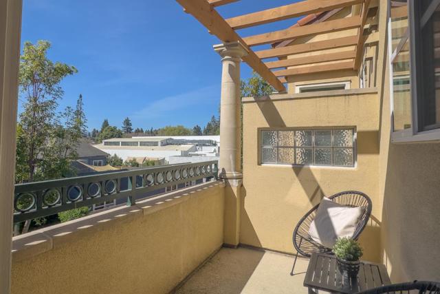 108 Bryant Street, Mountain View CA: https://media.crmls.org/mediaz/4e7e2076-906c-4b6e-a53a-730ddaebf632.jpg