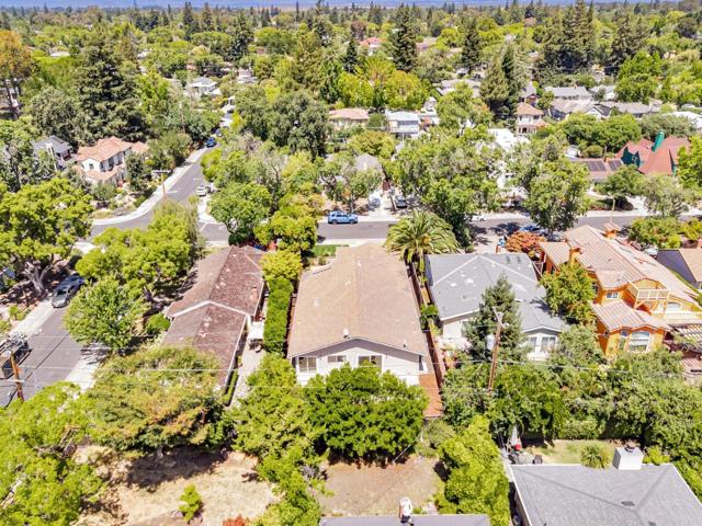 3210 South Court, Palo Alto CA: https://media.crmls.org/mediaz/4e7e53e8-262a-416f-a155-2281bcce6de9.jpg