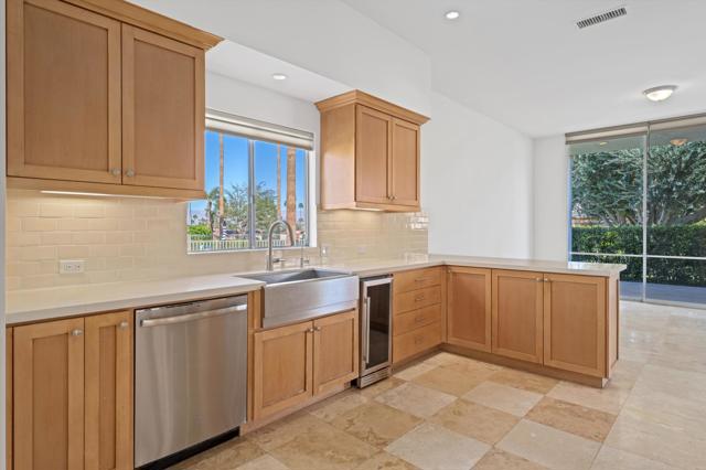 46640 Amir Drive, Palm Desert CA: https://media.crmls.org/mediaz/4e7fddad-7365-4371-a73c-c5171df1cec2.jpg