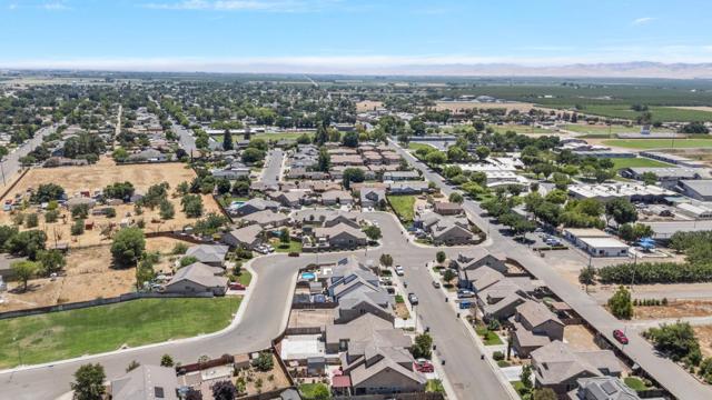 572 St Helena Drive, Newman CA: https://media.crmls.org/mediaz/4e7fe3f2-47ef-46db-908d-40853ff8a827.jpg