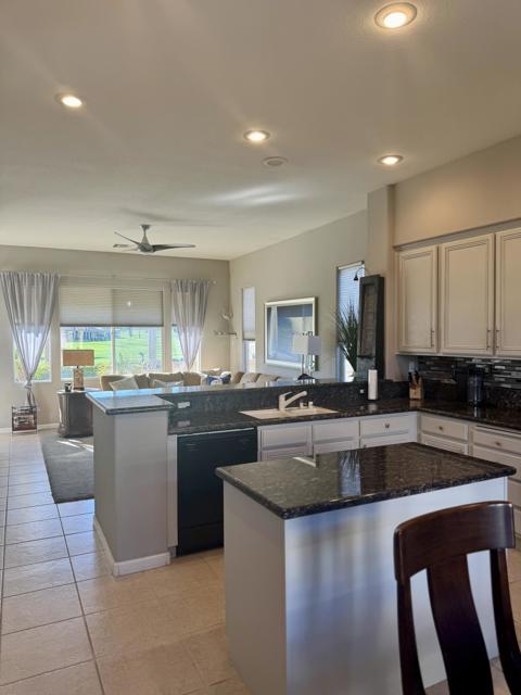 77573 Ashberry Court, Palm Desert CA: https://media.crmls.org/mediaz/4e8004a9-5fec-43fd-b5bb-7b2a3f396659.jpg