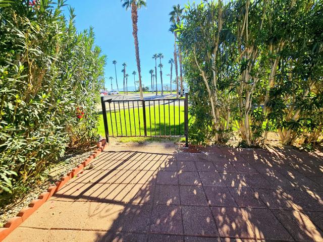 16400 Bubbling Wells Rd Road, Desert Hot Springs CA: https://media.crmls.org/mediaz/4e809208-0043-4104-b084-ec57d69fae20.jpg