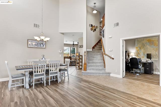 150 Ridge Crest Ct, Oakley CA: https://media.crmls.org/mediaz/4e80934f-620a-4ee0-af2e-38404fc70108.jpg