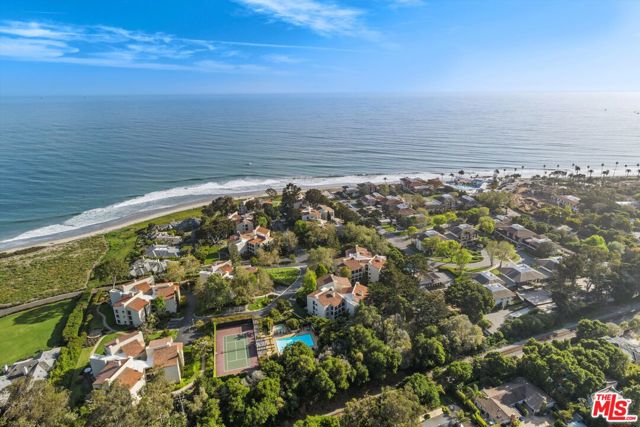 86 Seaview Drive, Santa Barbara CA: https://media.crmls.org/mediaz/4e80fbec-3441-45c9-b73a-10ebfa42eecd.jpg