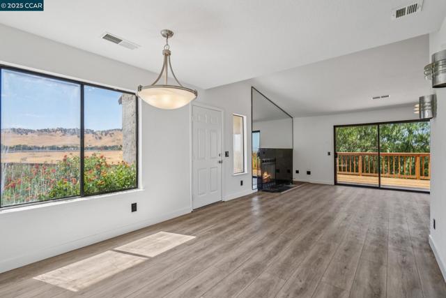 3513 Stone Pl, Antioch CA: https://media.crmls.org/mediaz/4e813885-6ffb-40b9-a220-8f31343259b9.jpg