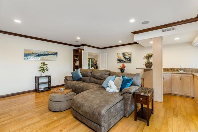 4400 Chaumont Road, Woodland Hills CA: https://media.crmls.org/mediaz/4e81b48c-fd81-43ba-a79d-f56ce555a5ab.jpg