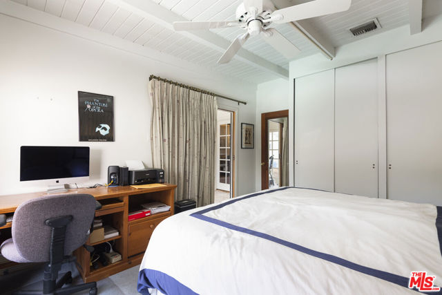14755 Huston Street, Sherman Oaks CA: https://media.crmls.org/mediaz/4e8213bc-72e9-4568-ac78-d6a9e47e399b.jpg