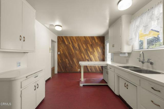 Detail Gallery Image 12 of 30 For 3662 Loma Vista Rd, Ventura,  CA 93003 - 3 Beds | 2 Baths