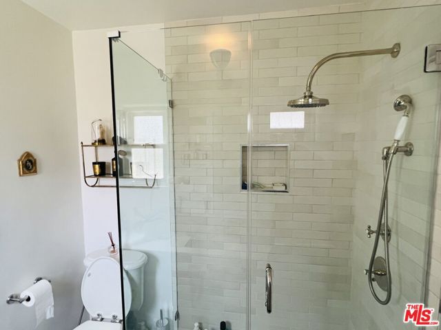 8916 Cadillac Avenue, Los Angeles CA: https://media.crmls.org/mediaz/4e8327d8-4b2c-4e14-9242-f38e234a9fed.jpg
