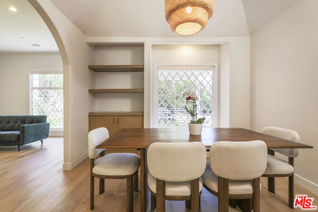 1225 California Avenue, Santa Monica CA: https://media.crmls.org/mediaz/4e83a4b6-5d35-4ca2-8fc2-2a5a9ea08462.jpg