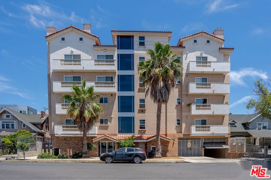 1026 S Oxford Avenue #204