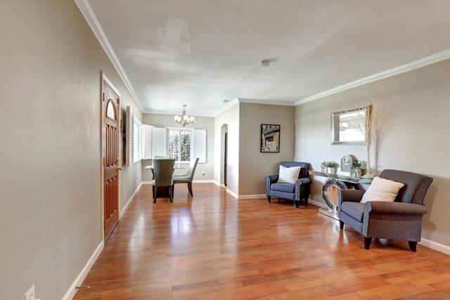 5238 Cervantes Ave, San Diego CA: https://media.crmls.org/mediaz/4e84214d-dabc-48b8-a8ac-0e57ab8176a1.jpg