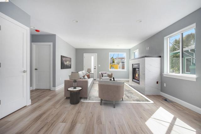 Image 3 of 55 For 2804 Acton St