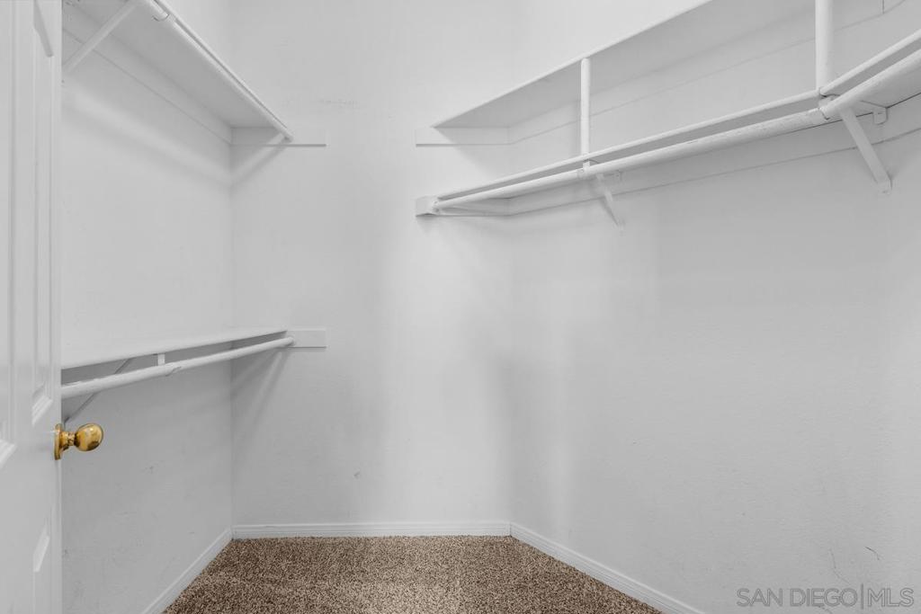 https://media.crmls.org/mediaz/4e85078c-4e0a-4133-816a-88028f9f2139.jpg?preset=X-Large