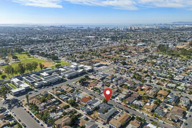 745 West St, San Diego CA: https://media.crmls.org/mediaz/4e85528f-870b-42c0-910b-4876f6d9a9bb.jpg