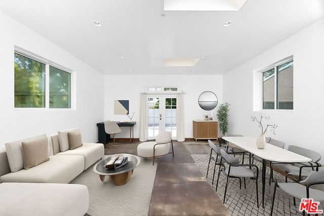 1141 Cabrillo Avenue, Venice CA: https://media.crmls.org/mediaz/4e857ecd-cde1-4f61-95b6-74ff7e2a3f02.jpg