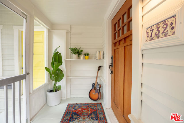 732 N Toledo Walk, Long Beach CA: https://media.crmls.org/mediaz/4e85b0e1-b558-4cc7-8e2f-c5d622bfdf45.jpg