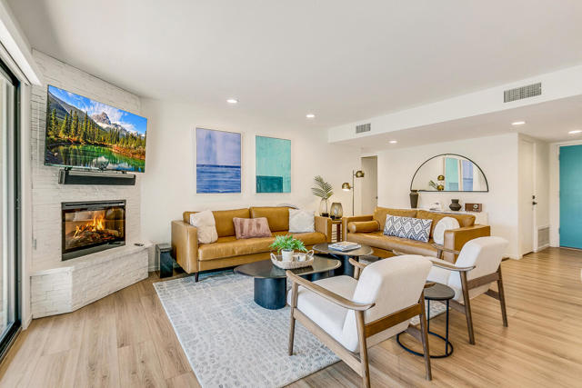 73879 Club Circle Dr, Palm Desert CA: https://media.crmls.org/mediaz/4e85b31b-7056-40b1-82ee-89b952998c5a.jpg
