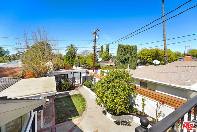 6409 Graves Avenue, Lake Balboa CA: https://media.crmls.org/mediaz/4e8629be-cd99-425e-8303-cf2124e4592f.jpg