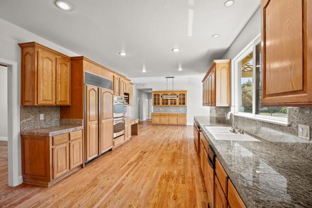 12320 Highland Estates Lane, San Martin CA: https://media.crmls.org/mediaz/4e87000b-69b1-4dff-a55f-49d461fc566d.jpg