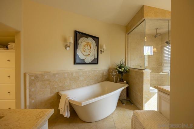 3245 Brookside Ln, Encinitas CA: https://media.crmls.org/mediaz/4e87096d-35e4-4f8e-84c2-3f656079bbf0.jpg