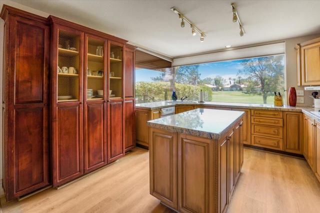23 Pine Valley Drive, Rancho Mirage CA: https://media.crmls.org/mediaz/4e8718de-22b5-4e6c-98ab-e014053e506b.jpg