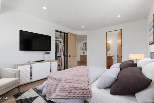 265 W Kelly Road, Thousand Oaks CA: https://media.crmls.org/mediaz/4e87d52a-3895-4089-afd2-95a723d70399.jpg