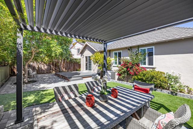 1096 Hawthorne Drive, San Mateo CA: https://media.crmls.org/mediaz/4e87fd70-4f80-4a48-9828-8af4e33ffd5b.jpg