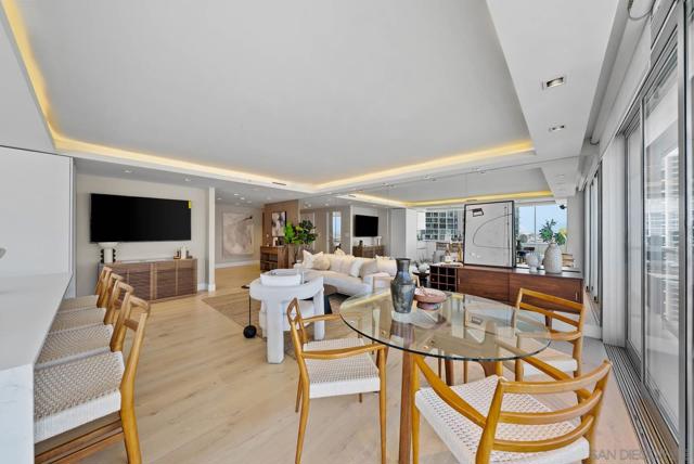 1780 Avenida Del Mundo, Coronado CA: https://media.crmls.org/mediaz/4e882e25-fb6e-411b-ac0f-de9235c0cf73.jpg