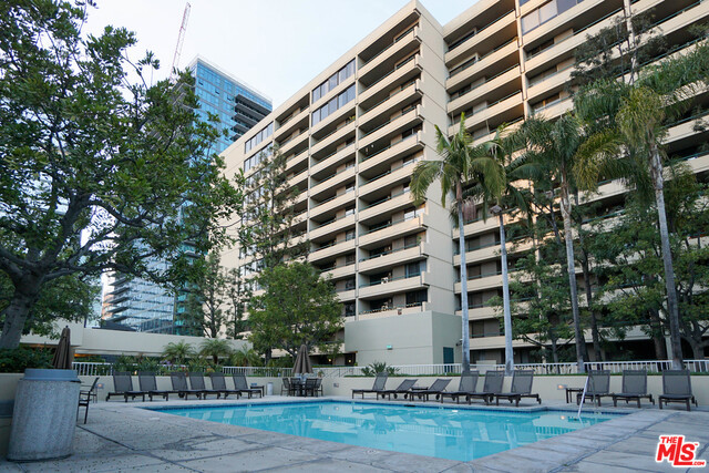 600 W 9Th Street, Los Angeles CA: https://media.crmls.org/mediaz/4e89706b-f703-48f1-8c7e-ba4803ecc8ba.jpg