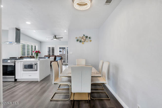6211 Anastasia Street, Simi Valley CA: https://media.crmls.org/mediaz/4e89ca77-d75e-492a-9eaa-4c9b1522831a.jpg