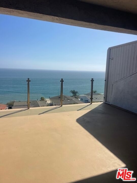 https://media.crmls.org/mediaz/4e89efc0-9cf2-4ef3-8760-983d7fe19ef8.jpg?preset=X-Large