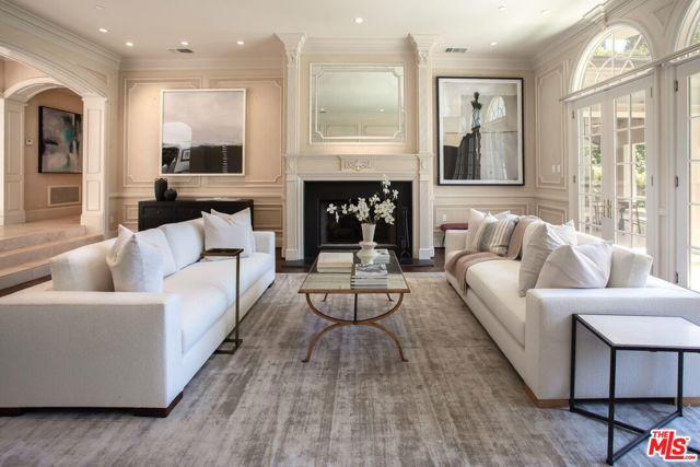 1154 Summit Drive, Beverly Hills CA: https://media.crmls.org/mediaz/4e89fa7a-f3f9-4eff-81f7-d6b84153c52f.jpg