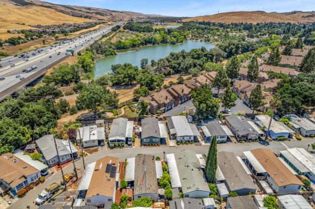 6901 Rodling Drive, San Jose CA: https://media.crmls.org/mediaz/4e8a5e79-aeca-491a-9af1-e0369e5e67a8.jpg