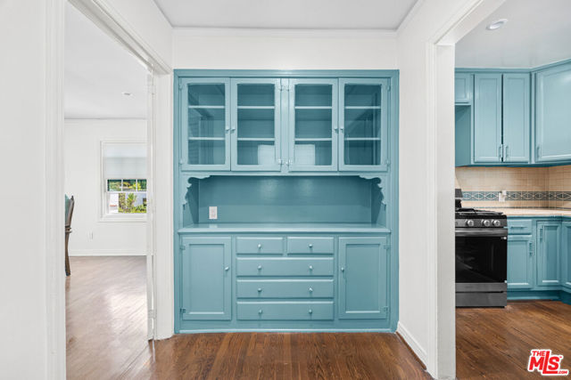 2411 St George Street, Los Angeles CA: https://media.crmls.org/mediaz/4e8aa7d1-5009-4645-8c12-2794c79bc6b9.jpg